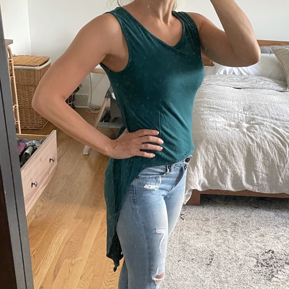 Emerald hi low tank top